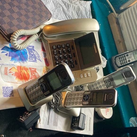 Champagne gold 3 handsets with base system and Panasonic owners manual sale - Picture 4 of 4